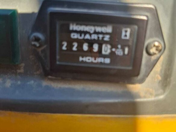 2014 Komatsu PC10, жёлтый, 900000 рублей - вид 5