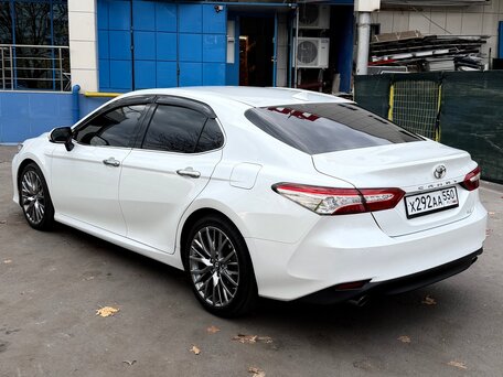 2018 Toyota Camry VIII (XV70), белый, 2850000 рублей, вид 4