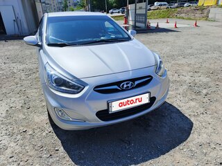 2013 Hyundai Solaris I, серебристый, 1065000 рублей, вид 2