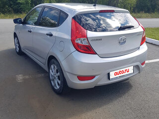 2014 Hyundai Solaris I Рестайлинг, серебристый, 930000 рублей, вид 3