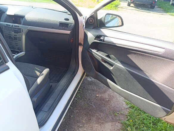 2010 Opel Astra GTC H Рестайлинг, белый, 480000 рублей - вид 12