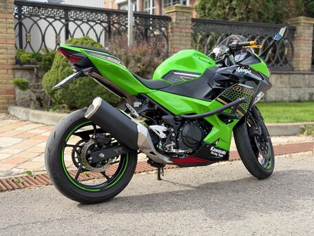 2020 Kawasaki Ninja 400, зелёный, 530000 рублей, вид 3