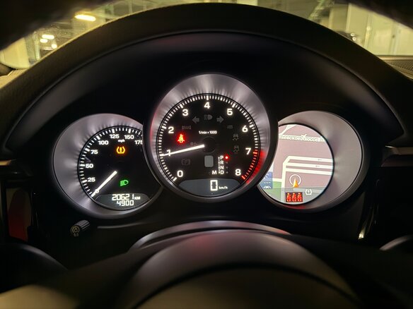2023 Porsche Macan I Рестайлинг 2, серебристый, 7925000 рублей - вид 16