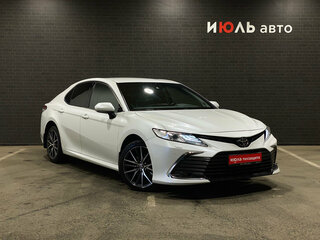 2021 Toyota Camry VIII (XV70) Рестайлинг, белый, 3150000 рублей, вид 3