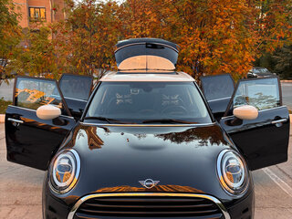 2020 Mini Hatch Cooper III (F55/F56) Рестайлинг, чёрный, 2949000 рублей, вид 1