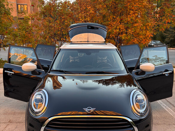 2020 Mini Hatch Cooper III (F55/F56) Рестайлинг, чёрный, 2949000 рублей