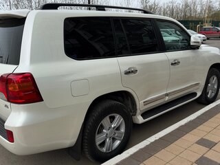 2013 Toyota Land Cruiser 200 Series Рестайлинг 1, белый, 3500000 рублей, вид 3
