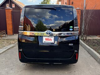 2019 Toyota Voxy III (R80) Рестайлинг, чёрный, 2350000 рублей, вид 3