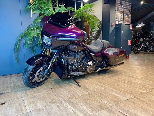 2025 Harley-Davidson CVO Street Glide, фиолетовый, 5850000 рублей - вид 3