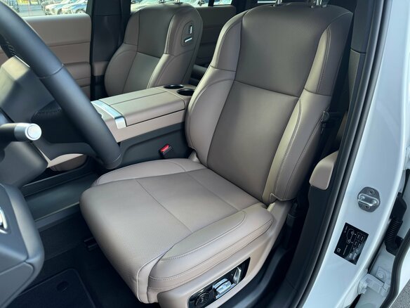 2026 Li Auto (Lixiang) L9 52.3 kWh I Рестайлинг, белый, 11990000 рублей - вид 21
