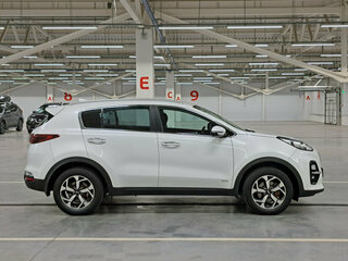 2018 Kia Sportage IV Рестайлинг, белый, 2149000 рублей, вид 4