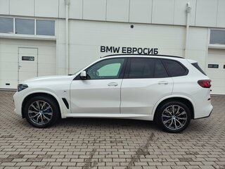 2021 BMW X5 40i IV (G05/G18), белый, 6699000 рублей, вид 5