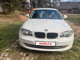 2010 BMW 1 серии 118i I (E81/E82/E87/E88) Рестайлинг, белый, 860000 рублей, вид 4
