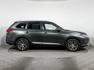 2018 Mitsubishi Outlander III Рестайлинг 3, серый, 1990000 рублей, вид 4