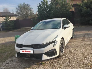 2025 Kia K5 III Рестайлинг, белый, 4250000 рублей, вид 4