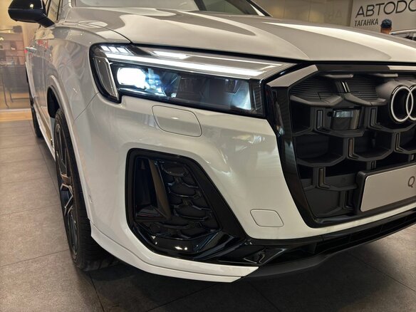 2025 Audi Q7 45 TFSI II (4M) Рестайлинг 2, белый, 11690000 рублей - вид 18