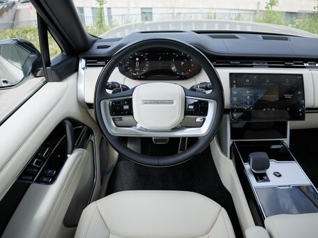 2026 Land Rover Range Rover P530 MHEV Long V, золотистый, 28700000 рублей, вид 2