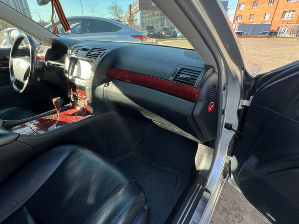 2007 Lexus LS 460 IV, серебристый - вид 13
