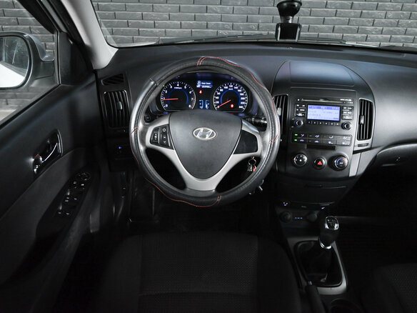 2011 Hyundai i30 I Рестайлинг, серебристый - вид 11