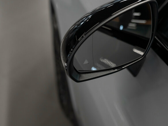 2026 Mercedes-Benz GLC 300 II (X254), серый - вид 24