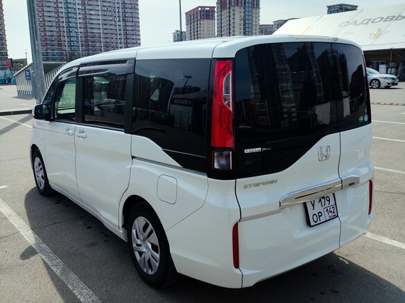 2015 Honda Stepwgn V, белый, 1900000 рублей - вид 5