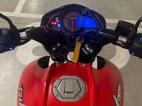2021 Bajaj Pulsar NS 200, красный, 210000 рублей, вид 2