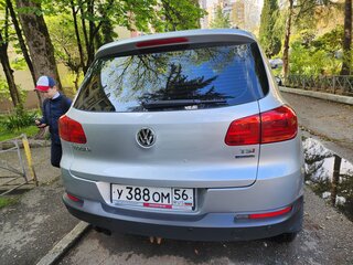 2014 Volkswagen Tiguan I Рестайлинг, серебристый, 1400000 рублей, вид 3