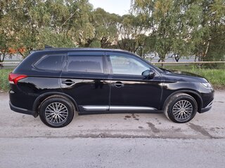 2017 Mitsubishi Outlander III Рестайлинг 2, чёрный, 1600000 рублей, вид 4