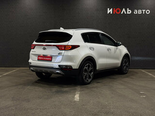 2020 Kia Sportage IV Рестайлинг, белый, 2500000 рублей, вид 5