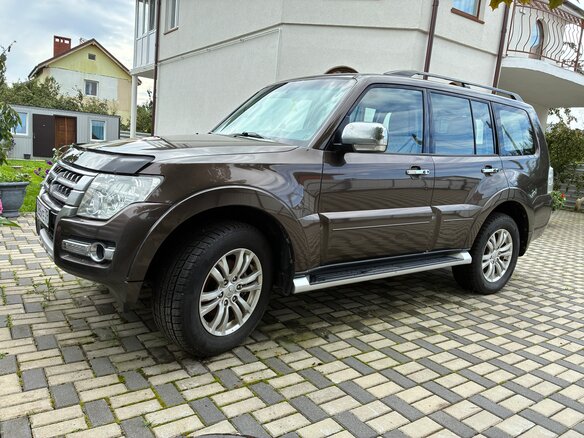 2017 Mitsubishi Pajero IV Рестайлинг 2, коричневый, 3300000 рублей