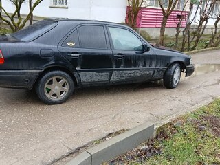 1996 Mercedes-Benz C-Класс 220 I (W202), чёрный, 250000 рублей, вид 3