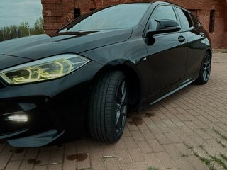 2022 BMW 1 серии 118i III (F40), чёрный, 2300000 рублей, вид 2