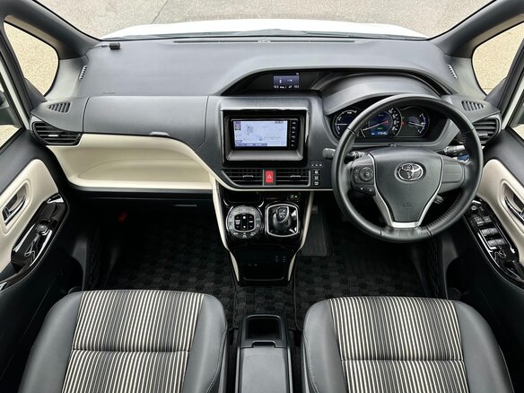 2021 Toyota Noah III (R80) Рестайлинг, белый, 1699000 рублей - вид 13