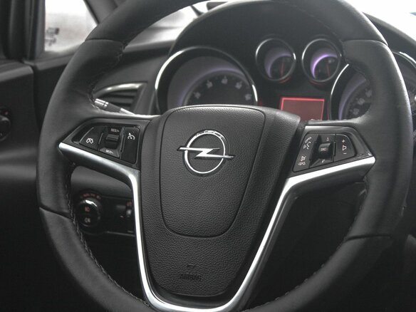 2012 Opel Astra J, красный - вид 14