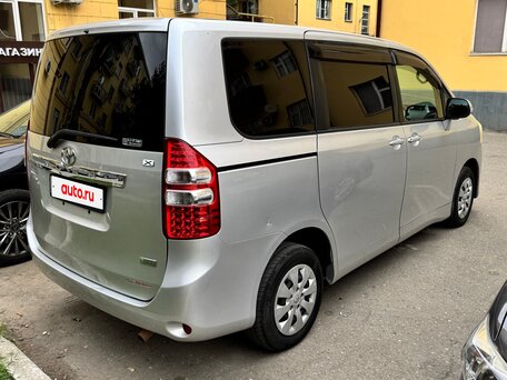 2010 Toyota Noah II (R70), серебристый, 500000 рублей, вид 4