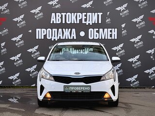 2021 Kia Rio IV Рестайлинг, белый, 1160000 рублей, вид 2
