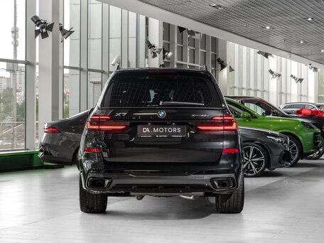 2025 BMW X7 40d I (G07) Рестайлинг, чёрный, вид 5