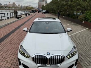 2021 BMW 1 серии 118d III (F40), белый, 2850000 рублей, вид 2