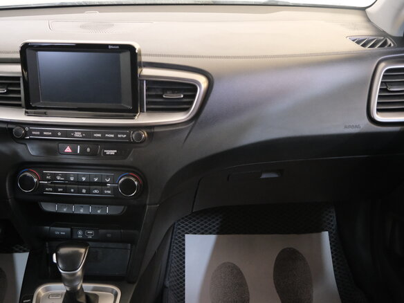 2018 Kia Ceed III, серебристый, 1549000 рублей - вид 13