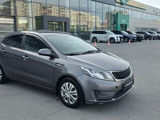 2015 Kia Rio III, серый, 620000 рублей, вид 3