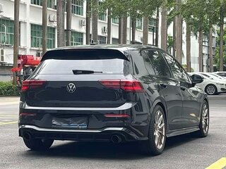 2022 Volkswagen Golf VIII, чёрный, 1790900 рублей, вид 4