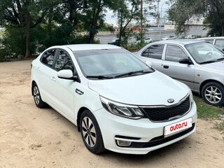2015 Kia Rio III Рестайлинг, белый, 870000 рублей, вид 3
