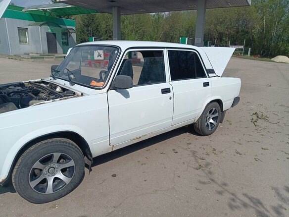 2011 Lada (ВАЗ) 2107, белый, 120000 рублей - вид 3