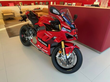 2023 Ducati Panigale V4, красный, 6900000 рублей, вид 1