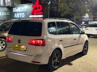 2013 Volkswagen Touran I Рестайлинг 2, белый, 1289000 рублей, вид 4