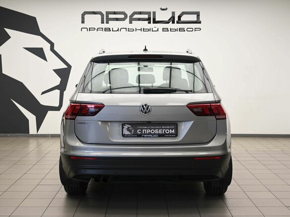 2018 Volkswagen Tiguan II, серебристый, 2035000 рублей - вид 3