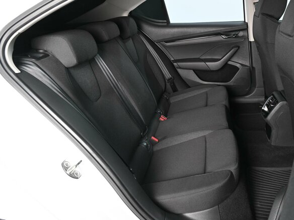 2021 Skoda Octavia IV (A8), белый, 2385000 рублей - вид 6
