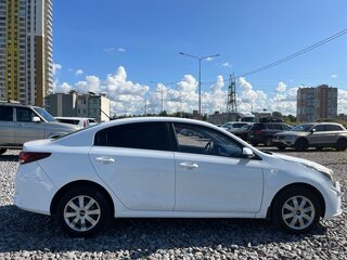 2021 Kia Rio IV Рестайлинг, белый, 970000 рублей, вид 3