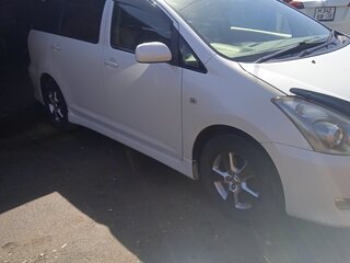 2005 Toyota Wish I, белый, 700000 рублей, вид 2