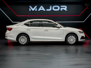 2021 Skoda Octavia IV (A8), белый, 2160000 рублей, вид 4